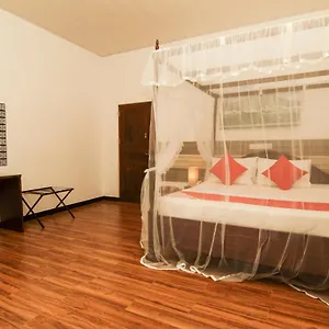 Hotel Clove Transit